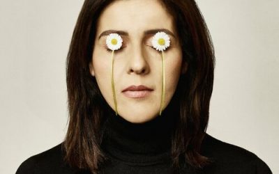 La chanteuse Franco-Algérienne Souad Massi revient à son premier amour musical, la folk et le rock engagé pour son dixième album.